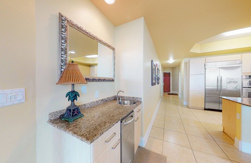 Orange Beach East Condo | Beachfront 13th-floor condo with balcony, hot tubs, pools, & tennis courts