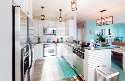 Ono Island Condo | Beachfront 14th-floor condo with balcony, pool, hot tub, Gulf views, gym, tennis