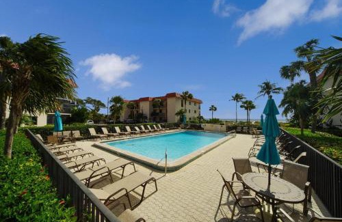 Sanibel Apartment | Beachfront 1st floor condo at Sandalfoot Sanibel Island 1B1