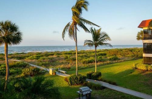 Sanibel Apartment | Beachfront 1st floor condo at Sandalfoot Sanibel Island 1B1