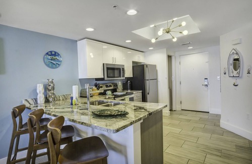 Treasure Island Condo | Beachfront 2/2 Condo on Treasure Island, 305W Oceana