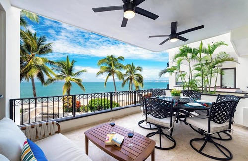 Colonia 5 de Diciembre Condo | BEACHFRONT 2-Bedroom Condo - New Dates Available - DOWNTOWN!