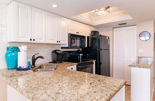 Marco Island Condo | Beachfront 2 Bed at Popular Seawinds!