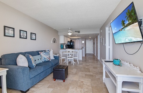 Marco Island Condo | Beachfront 2 Bed at Popular Seawinds!