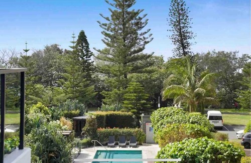 Burleigh Heads Apartment | Beachfront 2 bed at Burleigh Heads