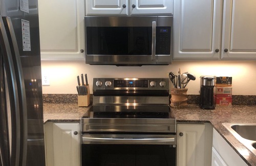 Gulf Shores Condo | Beachfront 2-bedroom condo just steps to Gulf Shores Beach! Gym, sauna and pool!