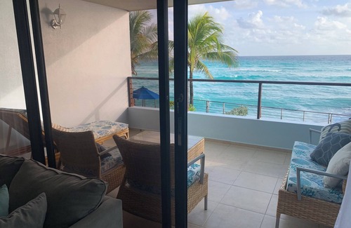 St. Lawrence Gap Condo | Beachfront 2-bedroom condo in St Lawrence Gap near Oistins