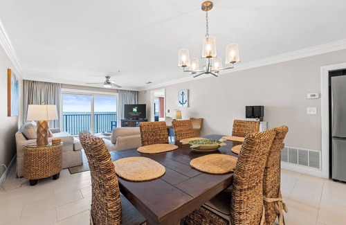 Crystal Beach Condo | Beachfront~2 King Suites~Sunset Balcony~Family Resort w/Pool