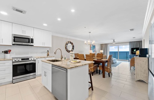 Crystal Beach Condo | Beachfront~2 King Suites~Sunset Balcony~Family Resort w/Pool
