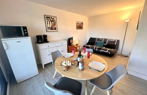 Frejus Plage Apartment | Beachfront 2-Room Apartment with Terrace in Fréjus, Sleeps 4