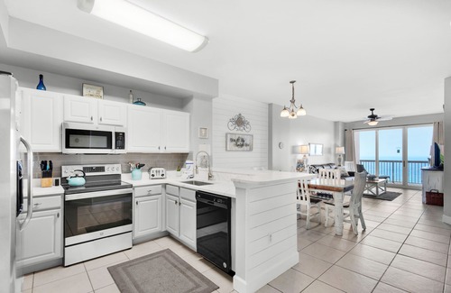 Panama City Beach Condo | BeachFRONT~2 Pools~Splash Pad~2 Hot Tubs~Sunrise Beach 910