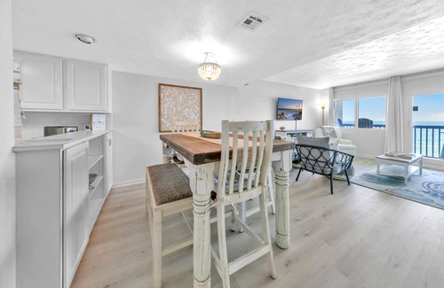 Sunnyside Condo | ☀️BeachFront-2 King Bedrooms-Pinnacle Port C1502☀️