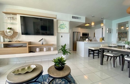 Isla Verde Condo | Beachfront 2b/2b Walk 2 Eat Isla Verde Beach