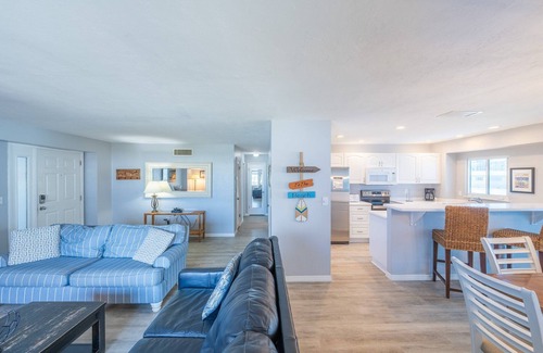 Siesta Key Condo | Beachfront 2BR Siesta Key Condo w/Lanai & Resort Amenities