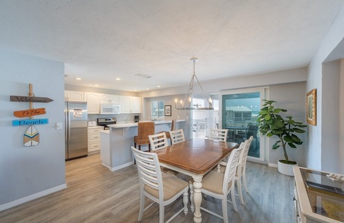 Siesta Key Condo | Beachfront 2BR Siesta Key Condo w/Lanai & Resort Amenities