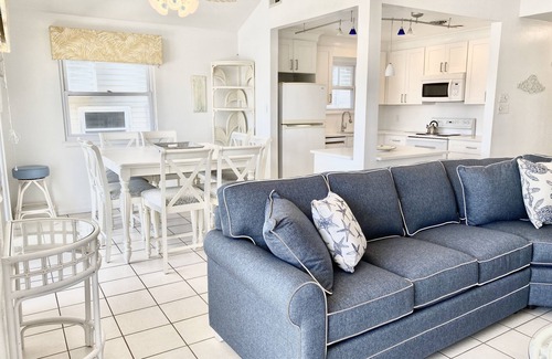 South End House | Beachfront 2nd Fl Retreat - PET FRIENDLY -with FABULOUS OCEAN VEIWS