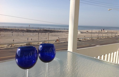 South End House | Beachfront 2nd Fl Retreat - PET FRIENDLY -with FABULOUS OCEAN VEIWS