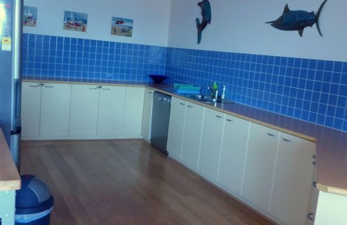 Cowes Apartment | Beachfront 3 Bed 2 Bath Apartment. We offer complimentary internet + Netflix