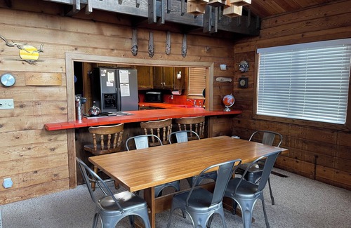 Kiwanda Shores House | Beachfront 3-bedroom 2-bath beachhouse with WiFi in charming Pacific City