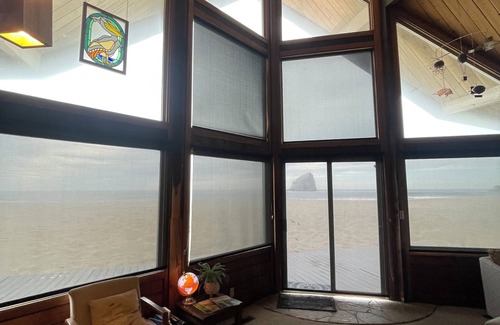 Kiwanda Shores House | Beachfront 3-bedroom 2-bath beachhouse with WiFi in charming Pacific City