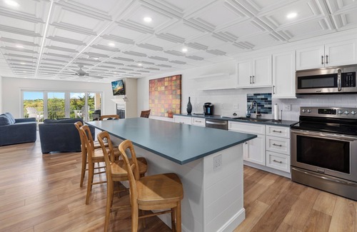 Diamond Beach Condo | Beachfront 3 BR condo in Diamond Beach with pool - Completely renovated for 2024