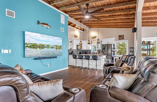 Breezeswept Beach Estates House | Beachfront 3B/3B Fishing Oasis