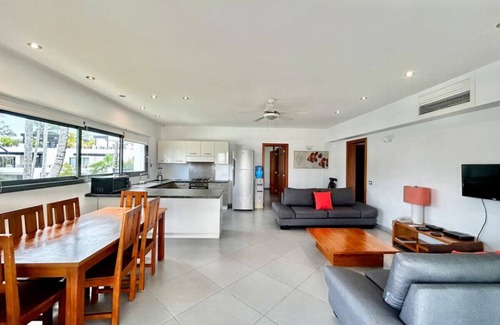 La Iglesia Apartment | Beachfront 3BD 3BA with Awesome pool facing Playa Popy