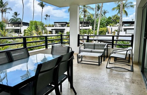 La Iglesia Apartment | Beachfront 3BD 3BA with Awesome pool facing Playa Popy