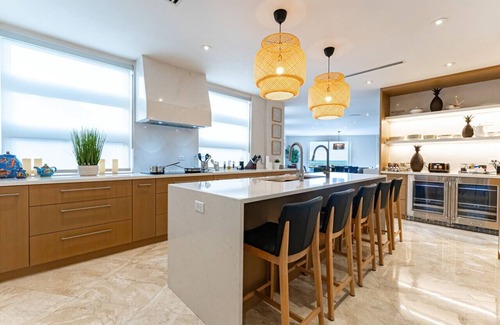Nassau Apartment | Beachfront 3BR Penthouse w/Terrace Next to BahaMar