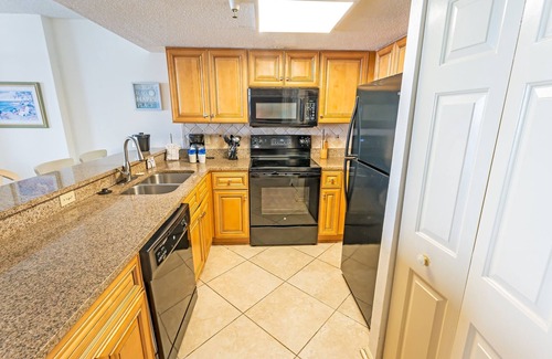 Myrtle Beach Condo | Beachfront 4BR condo w/hot tubs & views
