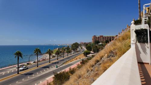 Benalmadena House | Beachfront 4BR - Pool - Terrace - Torremuelle