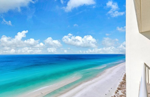 Long Beach Apartment | ⛱️Beachfront-5 Pools-Hot Tubs-Majestic Beach 1-2109⛱️