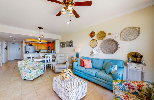 Gulf Shores Condo | Beachfront 5th-floor condo with balcony, AC, pool, hot tub & view