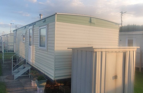 Skegness House | Beachfront 6 Berth Caravan, 5mins walk to Fantasy Island