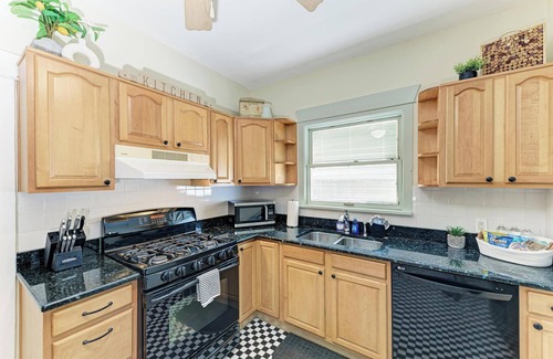 Independence Square House | BEACHFRONT-6 Bedroom/5 Bathroom House
