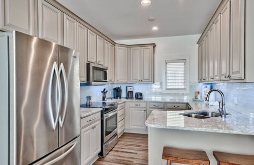 Miramar Beach House | Beachfront 7 Bed with splash pool - private beach! Spring discounts!