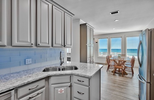 Miramar Beach House | Beachfront 7 Bed with splash pool - private beach! Spring discounts!