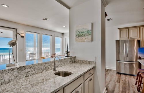 Miramar Beach House | Beachfront 7 Bed with splash pool - private beach! Spring discounts!