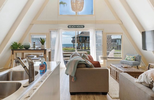 Surfside Beach House | Beachfront A-Frame|BeachBox|Fire Pit!|Fenced Yard!