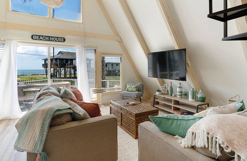 Surfside Beach House | Beachfront A-Frame|BeachBox|Fire Pit!|Fenced Yard!