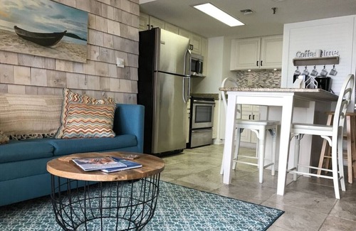 Cherry Grove Beach Condo | Beachfront/amazing views!π1BR-1BA condo w/elevator/pool/W&D!