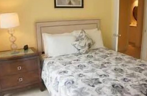 Cotton Ground House | Beachfront Accommodation! 2 Spacious Spaces Comes w/ FREE Parking, Outdoor Pools