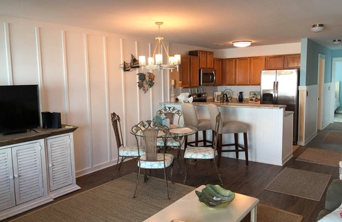 Kure Beach Condo | Beachfront-Adorable condo gorgeous views of Ft. Fisher