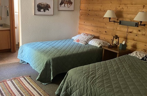 Happy Valley Cabin | Beachfront Alaskan Lodge