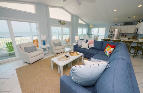 East End House | BEACHFRONT AND LARGE POOL THAT CAN BE HEATED