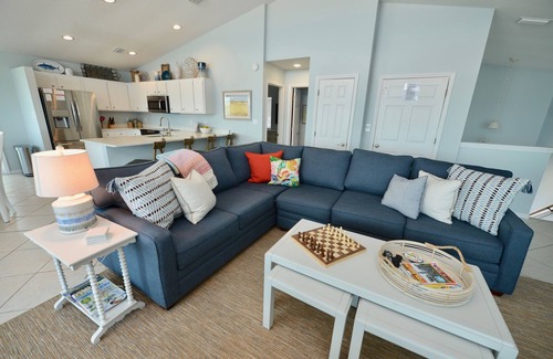 East End House | BEACHFRONT AND LARGE POOL THAT CAN BE HEATED