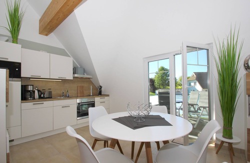 Lobbe Apartment | Beachfront apartment with balcony, use of swimming pool and sauna - Rex Rugia apartment 13-5