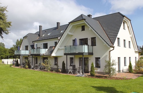 Lobbe Apartment | Beachfront apartment with balcony, use of swimming pool and sauna - Rex Rugia apartment 13-5