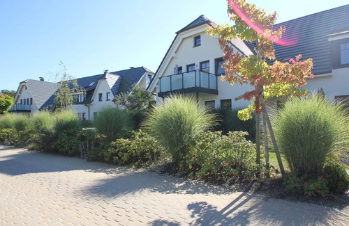 Lobbe Apartment | Beachfront apartment with balcony, use of swimming pool and sauna - Rex Rugia apartment 13-5