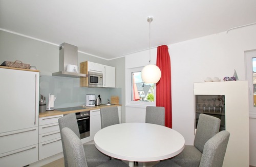 Lobbe Apartment | Beachfront apartment with balcony, use of swimming pool and sauna - Rex Rugia apartment 14-7